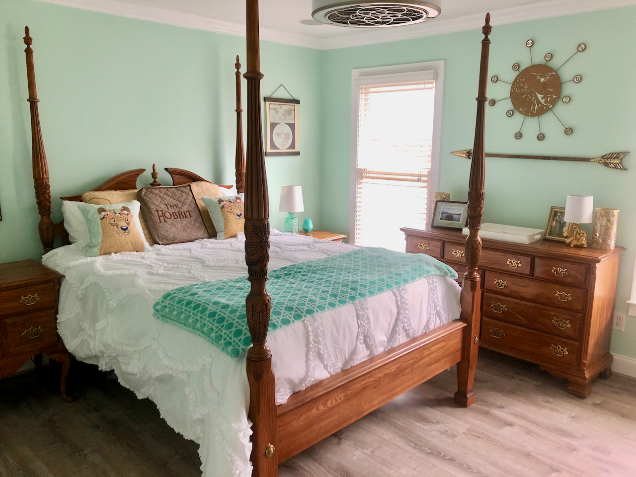 The Hobbit Bedroom - Home and Geek